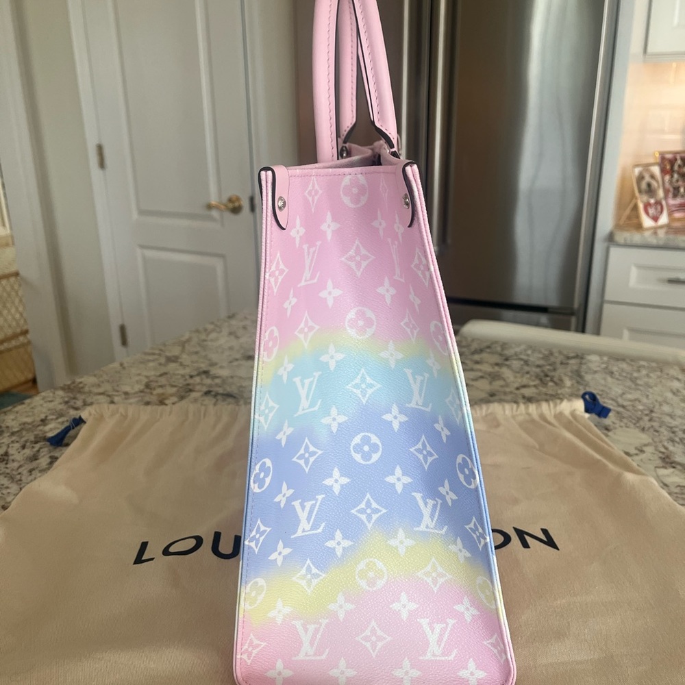 Louis Vuitton Escale On The Go GM - Picture 4 of 15